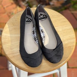 Black ballet flats